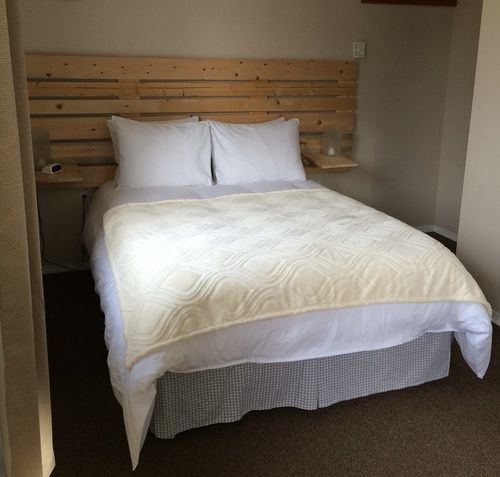 Pinewood Inn Голден Экстерьер фото