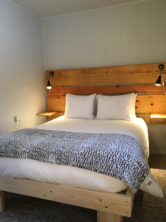 Pinewood Inn Голден Экстерьер фото