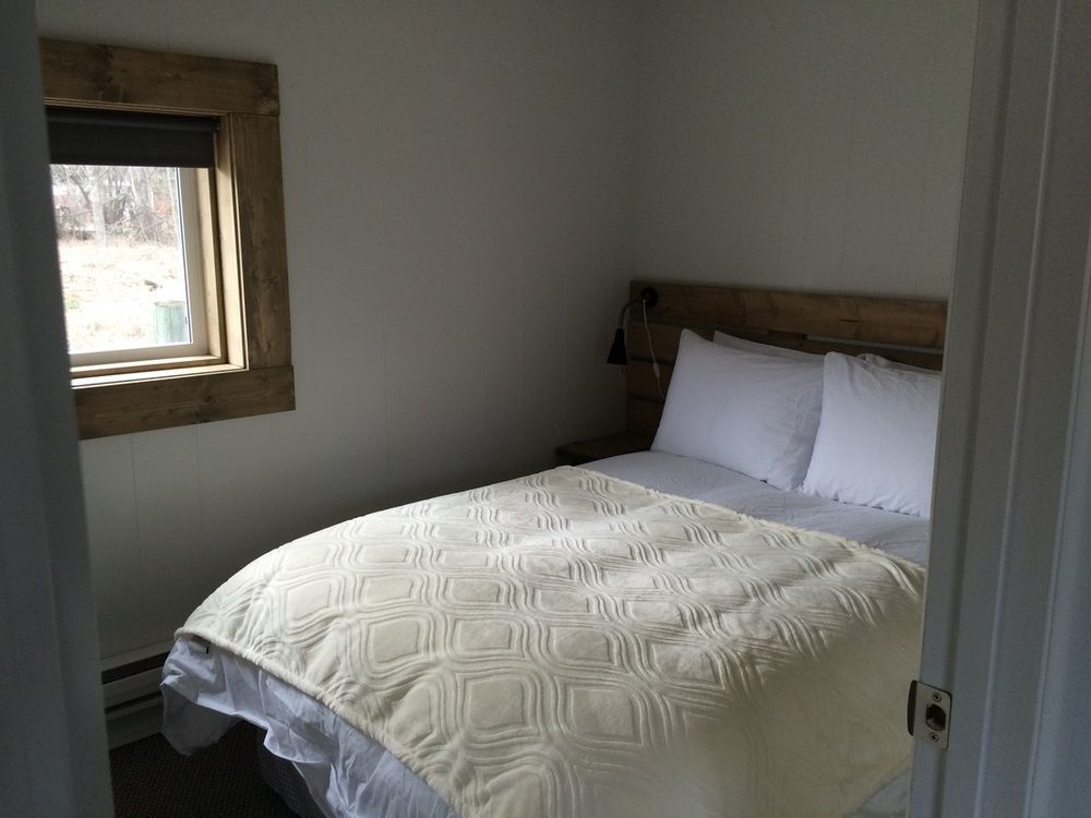 Pinewood Inn Голден Экстерьер фото