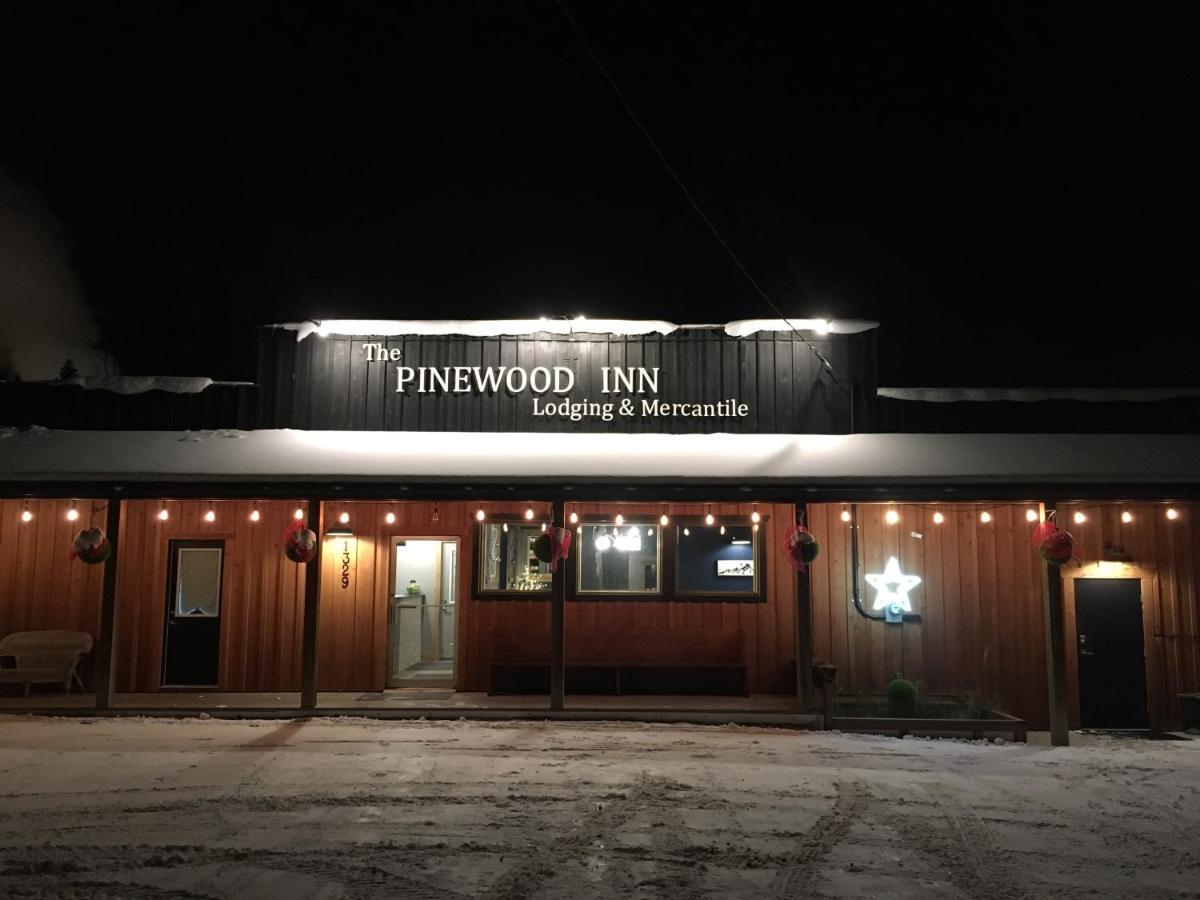Pinewood Inn Голден Экстерьер фото